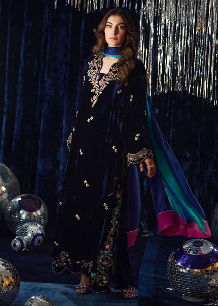 Farah Talib Aziz | Velvet Fete - Valeh Navy