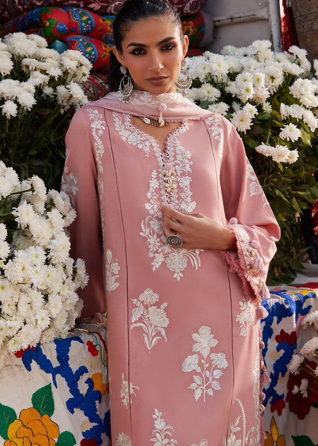 Zaha | winter'25 - Nira