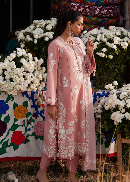 Zaha | winter'25 - Nira