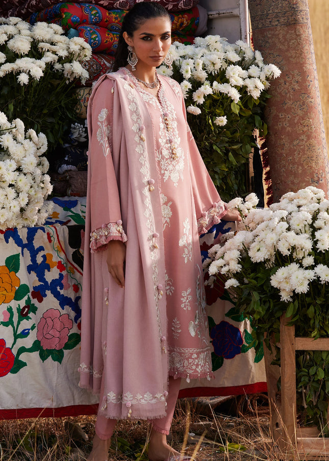 Zaha | winter'25 - Nira