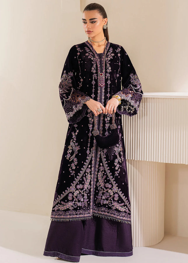 Baroque | Embroidered Velvet - UF-757