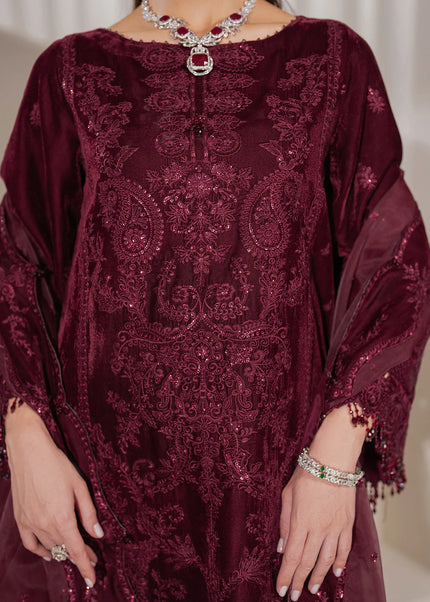 Baroque | Embroidered Velvet - UF-758