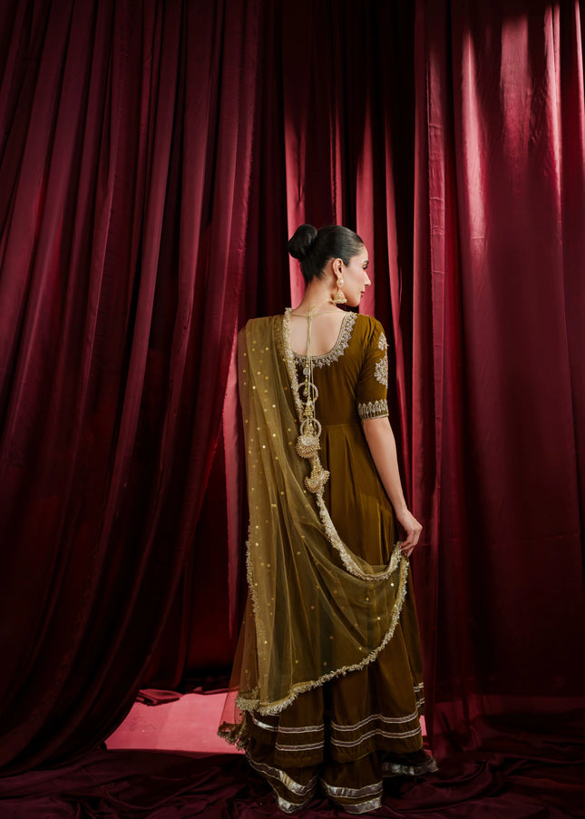 Shanzay Anooshay | Aurelia