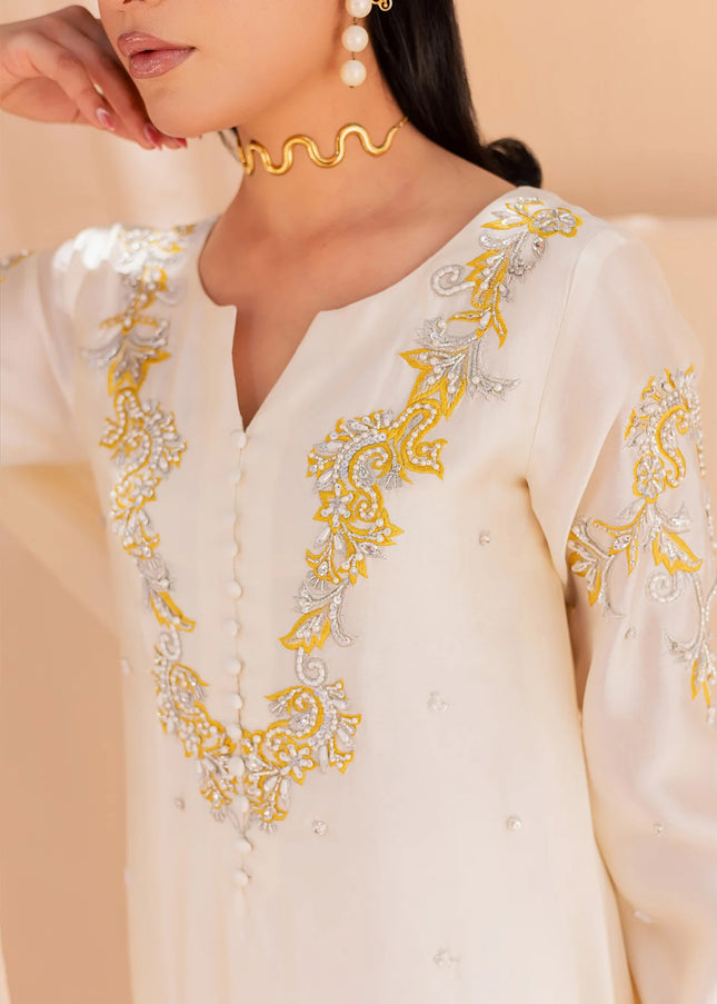Allure By Ih | Between Roles - Etoile