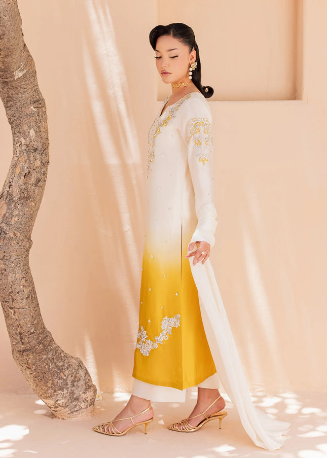 Allure By Ih | Between Roles - Etoile