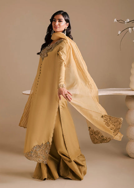 Maria Osama | Noir-Bliss 2 - Golden Ember