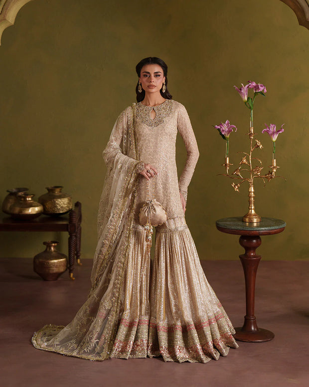 <h4><span style="text-decoration:underline">Luxury Formals</span></h4>