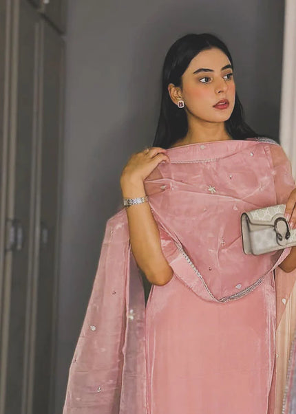 Najiaa Faisal | Aurora