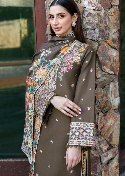 Farasha | Eminence Khaddar F/W '25 - Sandlit