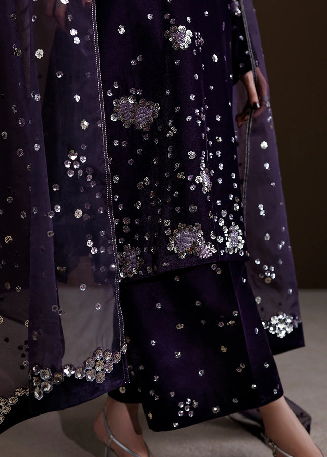 Baroque | Embroidered Velvet UF-4549