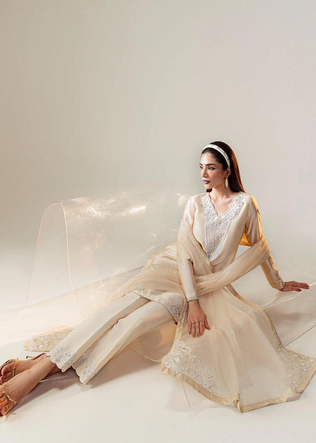 Mahum Asad | The Sirens - Champagne