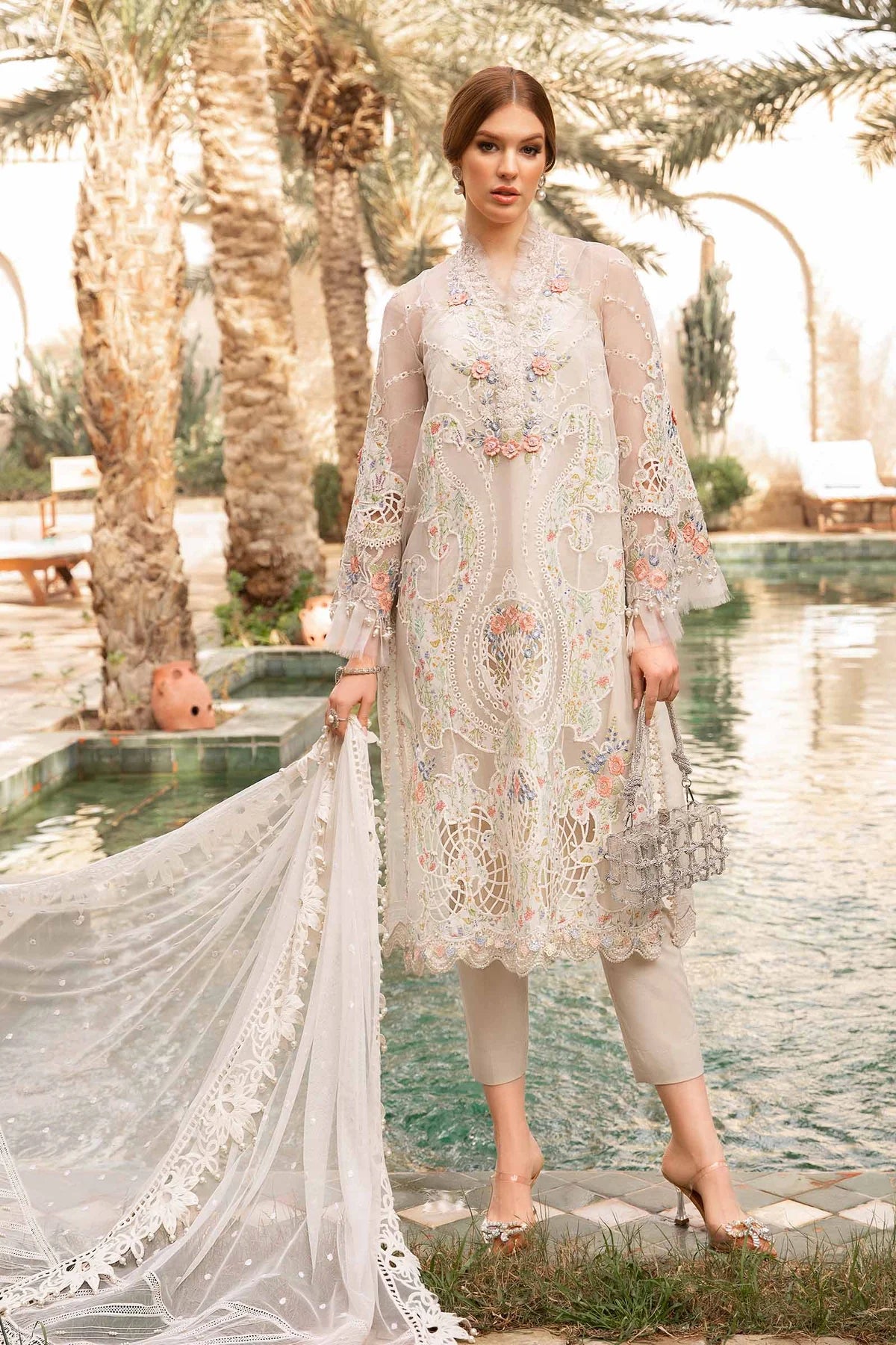 Maria.B | Luxury Lawn '24 - D-2405A FALAKENOOR Maria.B | Luxury Lawn '24 - D-2405A FALAKENOOR