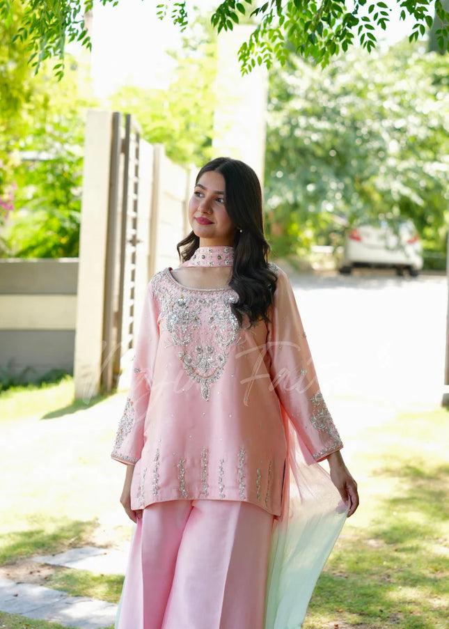Najia Faisal | Lyra