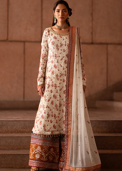 Emaan Adeel | Casabella - Clovera
