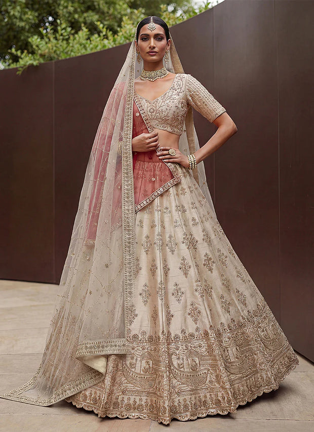 <h4><span style="text-decoration:underline">Lehengas</span></h4>